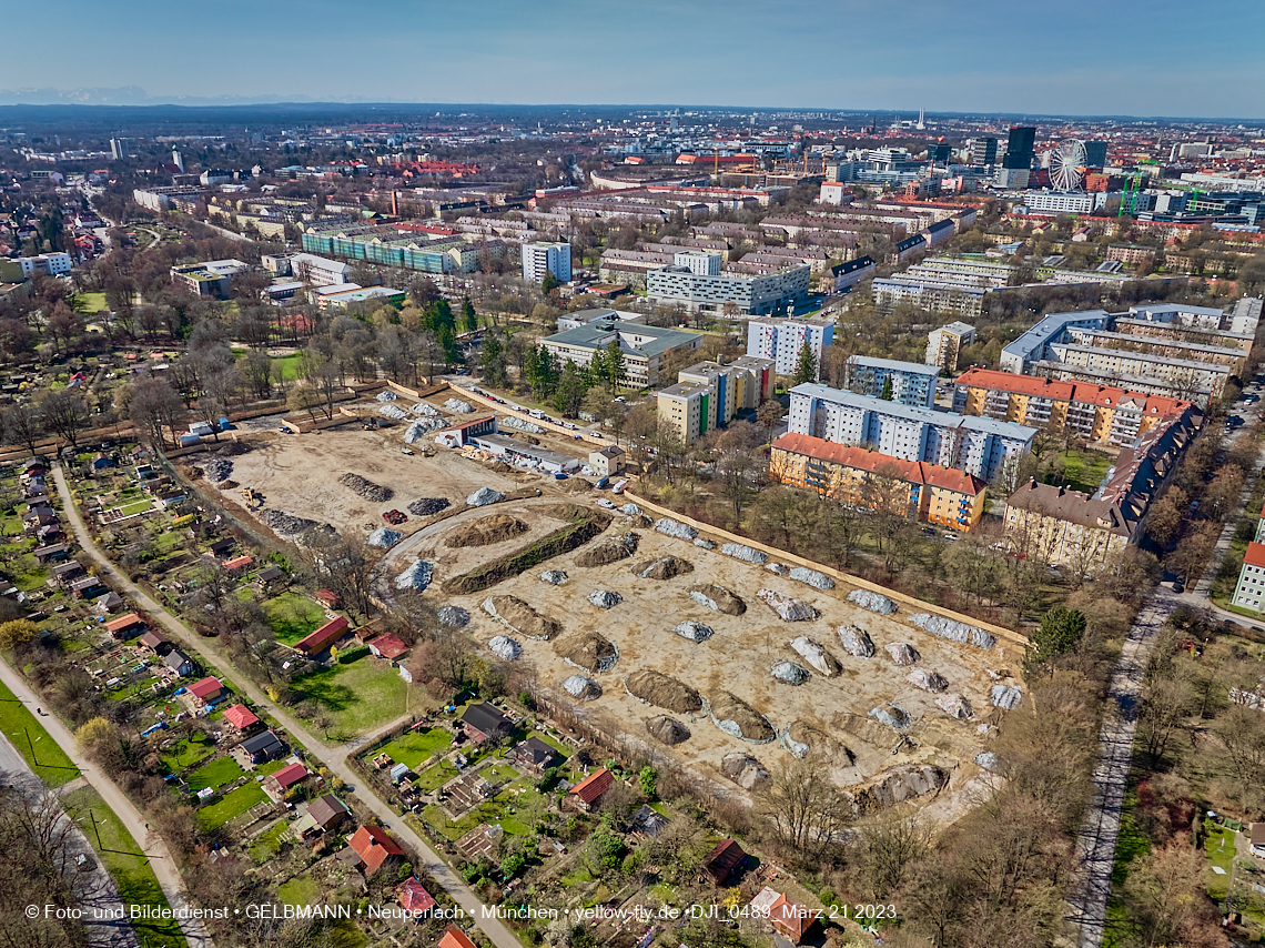 21.03.2023 - Luftbilder von der Baustelle Maikäfersiedlung in Berg am Laim